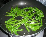 空芯菜とニンニクの炒め物作り方3写真
