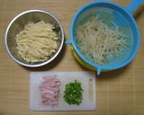 ハムとじゃがいもともやしのカレー炒め作り方1写真
