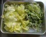 たっぷりレタスとひき肉の味噌バター鍋作り方1写真