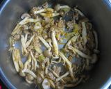 鶏ひき肉と小松菜のピリ辛味噌汁作り方2写真