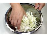 ミミガーとキャベツのゆずぽんサラダ★動画作り方4写真
