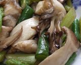 キノコと野菜の炒め物作り方3写真