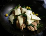 鶏もも肉とほうれん草のチーズ炒め☆作り方5写真