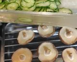 焼きしいたけときゅうりの胡麻しょうゆ和え。作り方1写真