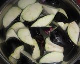 鶏もも肉と茄子オクラ炒め作り方2写真