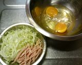 お弁当や朝食に☆キャベツとハムの卵焼き作り方1写真
