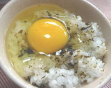 海苔の佃煮と卵ご飯をコラボしました作り方2写真