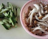 しめじときゅうりのオイマヨ炒め作り方1写真