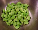 材料二つ☆枝豆の混ぜごはん作り方1写真