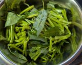 空芯菜とベーコンのニンニクバター醤油炒め作り方1写真