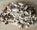 きのこと豚ひき肉のオイスターチャーハン❤作り方1写真
