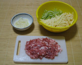 豚こま切れ肉とじゃがいもとセロリの炒め物作り方1写真