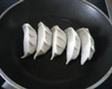 ★餃子の焼き方　（カリッとジュワッと！）作り方5写真