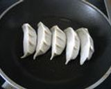 ★餃子の焼き方　（カリッとジュワッと！）作り方5写真