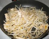 梅と相性ばっちり!ヘルシー鶏肉もやし炒め作り方4写真