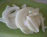 なすと玉ねぎのお味噌汁✿作り方1写真