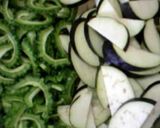 ナスとゴーヤーの鶏ひき味噌炒め作り方1写真