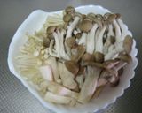 お好み茸のピリ辛そぼろ丼作り方1写真