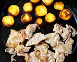 豚肉とさつまいもときのこのバタポン炒め作り方3写真