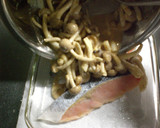 お酒の肴にも！しめじと生鮭の味噌マヨ焼き作り方4写真