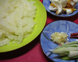台湾家庭料理☆白ゴーヤと塩卵の炒め物作り方4写真