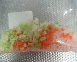 レンジで簡単!チーズと野菜の鶏ハンバーグ作り方1写真