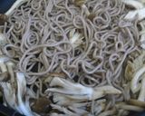 きのこたっぷりバター醤油やきそば（蕎麦）作り方3写真