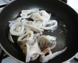 イカとアサリの塩にんにく炒め作り方2写真