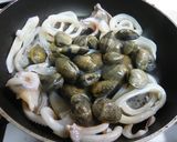 イカとアサリの塩にんにく炒め作り方3写真