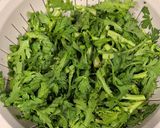 鶏むね肉と春菊の塩昆布バタぽん炒め作り方1写真