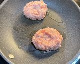 塩だけで😋ムギュッと鶏セセリハンバーグ作り方2写真