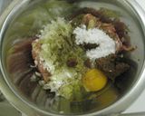 焼き鳥屋さんの☆お鍋にふわふわ鶏団子ダネ作り方1写真