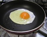 黄身がとろ~り 半熟 ♥目玉焼き♥作り方3写真
