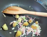 オリーブオイルで♪栗とベーコンの炒飯作り方3写真