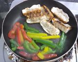 餃子とパプリカの味ポン炒め作り方2写真