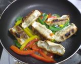 餃子とパプリカの味ポン炒め作り方3写真