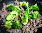 ブロッコリーと牛肉のくるみマヨネーズ炒め作り方4写真
