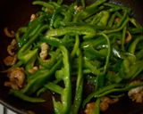鶏皮＆ぴーまんの味噌炒め♪作り方2写真