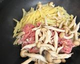 豚こま＆しめじと筍の春巻き作り方1写真