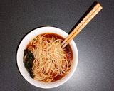 即席麺🍜に乾燥わかめ1mg作り方2写真