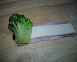 ブロッコリーのかにかまチーズ巻きキャラ弁作り方3写真