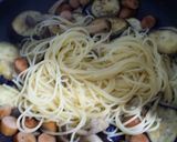 なすとしめじとソーセージでパスタ♪作り方4写真