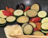 夏野菜と蓮根チキンの味噌マスタードソテー作り方4写真