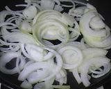 簡単☆玉ねぎとキノコのケチャップ炒め作り方1写真