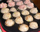 たこ焼き器で焼く☆ジューシー肉団子☆作り方4写真