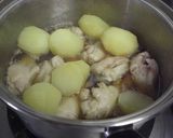 鶏手羽元とジャガイモの煮物☆作り方6写真