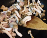 簡単で旨！南瓜としめじと鶏肉の甘辛炒め☆作り方2写真