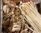 秋！ドッサリ茸と鶏肉の土鍋炊き込みご飯🍄‍🟫作り方1写真