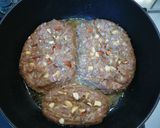 赤ワインで乾杯風☆ナッツ入りハンバーグ☆作り方12写真