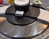 圧力鍋でほろほろ♪手羽元の料亭風生姜煮作り方4写真